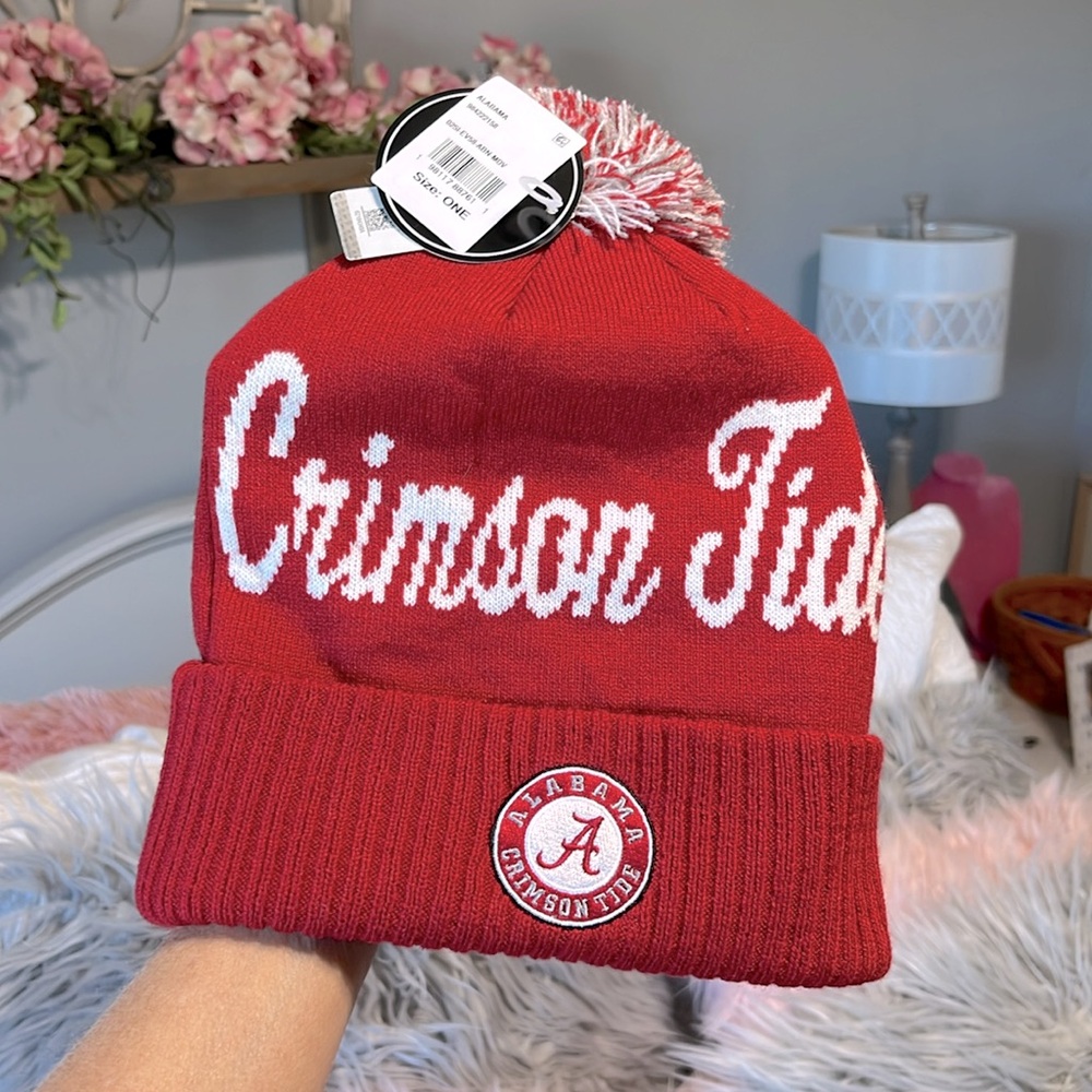 Alabama Crimson Tide Red Winter Cap New Womens